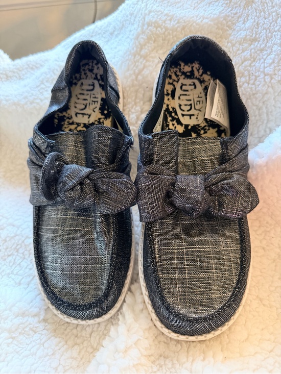 Hey Dude Shoes - HEYDUDE Women's Wendy Bow Shimmer Loafers in Black/Charcoal